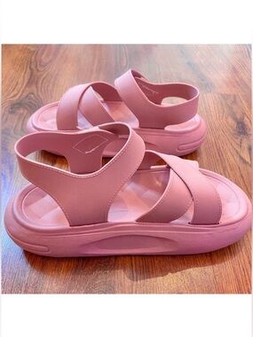 🎀🌷 Pink Strappy Velcro Sandals 🌷🎀